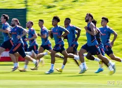 曼联队球员误判失利，教练批评技术失误(曼联队球员误判失利,教练批评技术失误的视频)