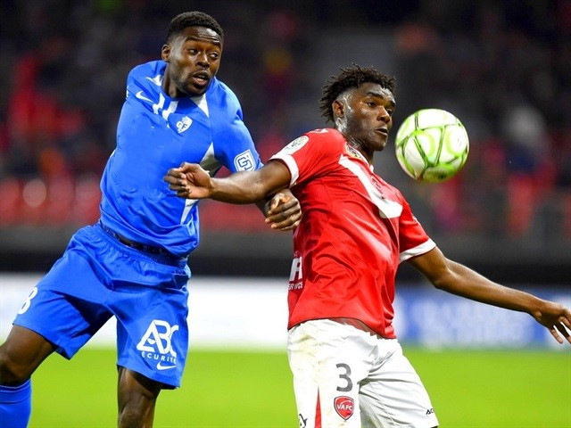 关于瓦朗谢纳突围成功，展示强悍实力的信息